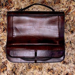 YYK Pristine leather suit carrier